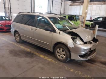  Salvage Toyota Sienna