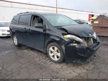  Salvage Toyota Sienna