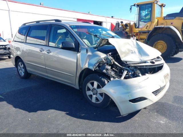  Salvage Toyota Sienna