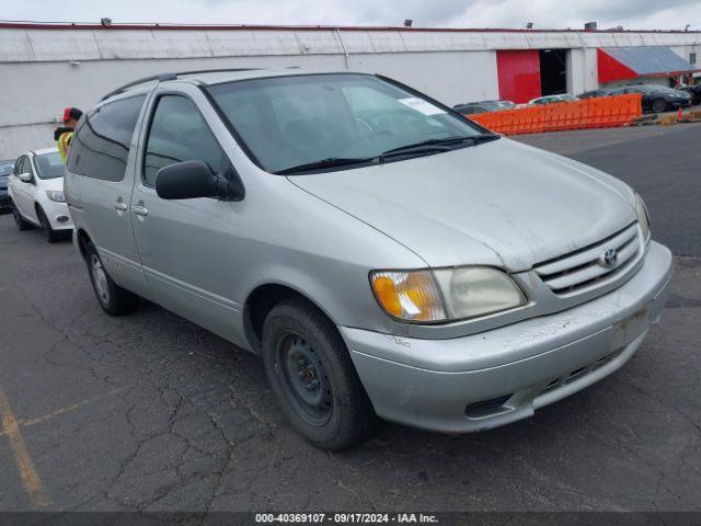  Salvage Toyota Sienna