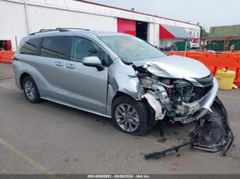  Salvage Toyota Sienna