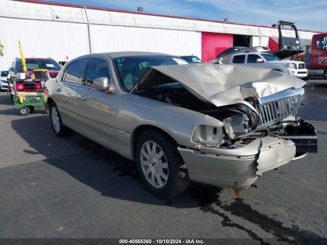  Salvage Lincoln Towncar