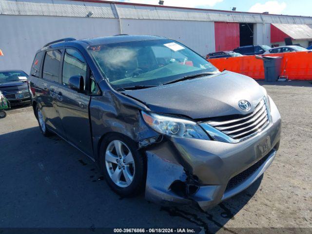  Salvage Toyota Sienna