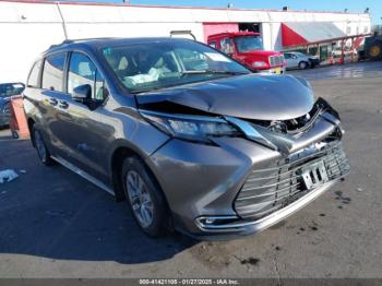  Salvage Toyota Sienna