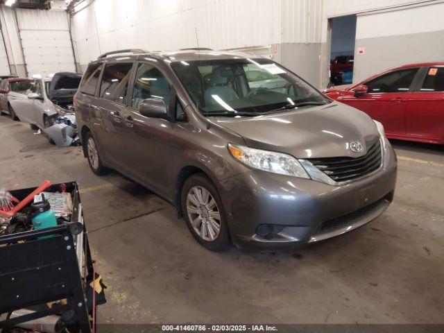  Salvage Toyota Sienna