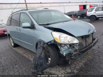  Salvage Toyota Sienna