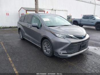  Salvage Toyota Sienna