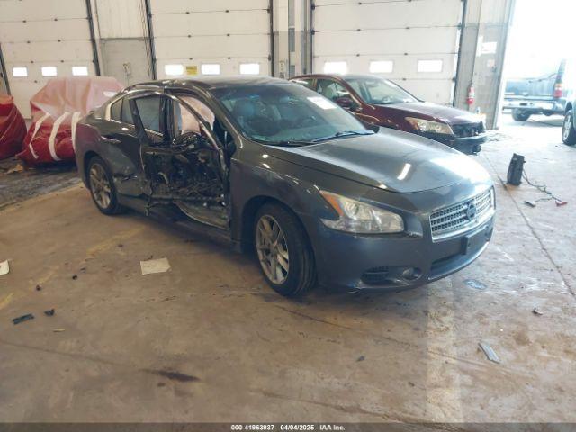  Salvage Nissan Maxima