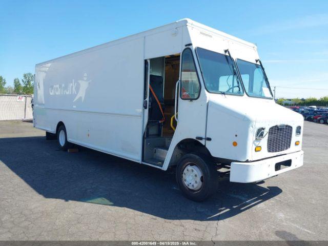  Salvage Freightliner Chassis