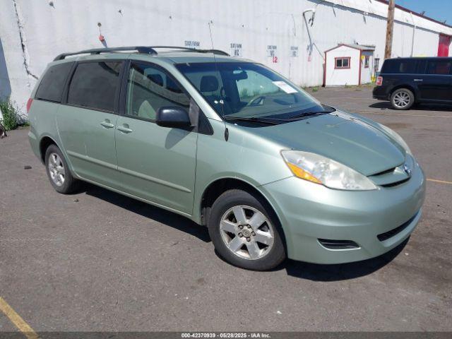  Salvage Toyota Sienna