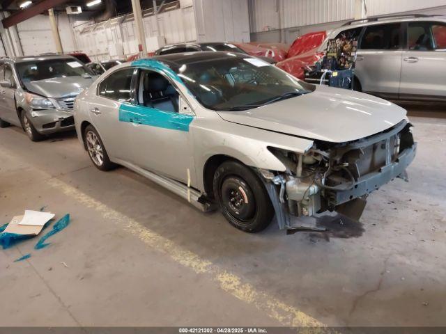  Salvage Nissan Maxima