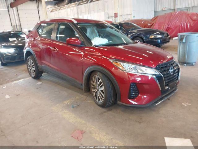  Salvage Nissan Kicks
