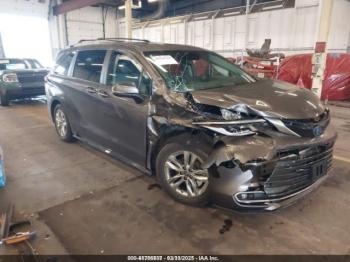  Salvage Toyota Sienna