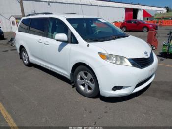 Salvage Toyota Sienna