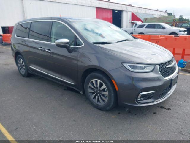  Salvage Chrysler Pacifica