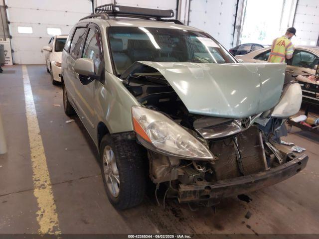  Salvage Toyota Sienna