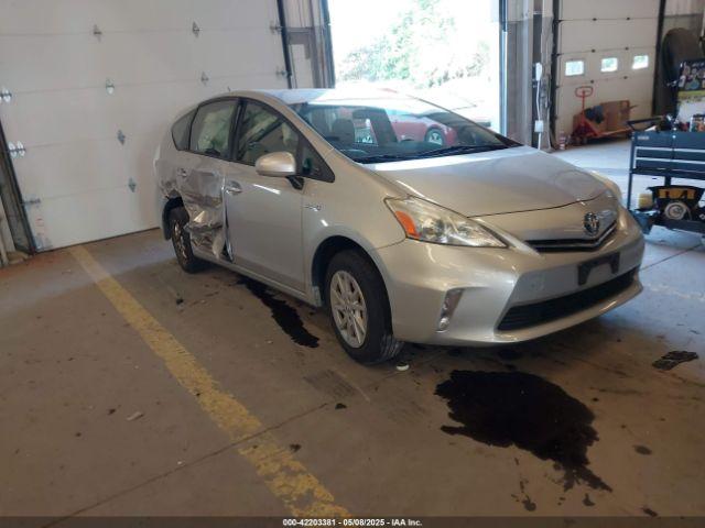  Salvage Toyota Prius v