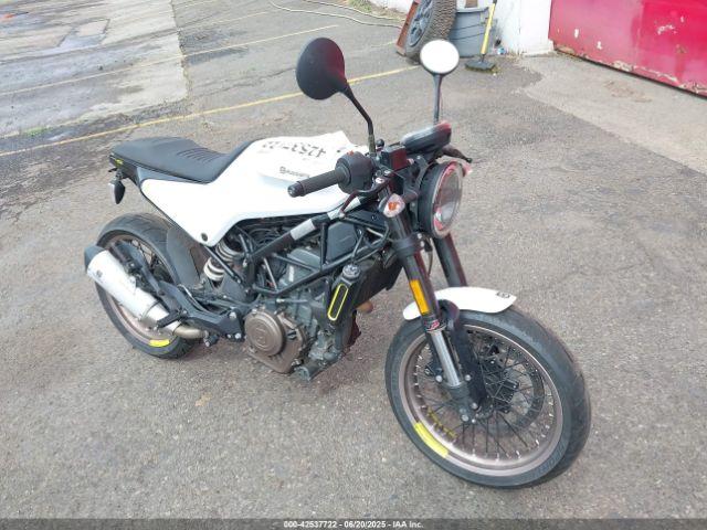  Salvage Husqvarna VITPILEN 401