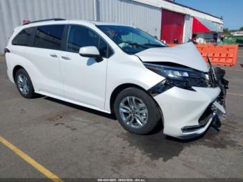  Salvage Toyota Sienna
