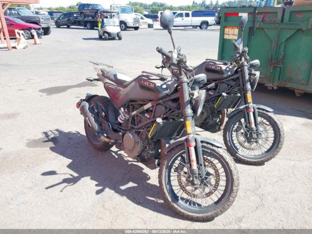  Salvage Husqvarna Vitpilen 401 Svartpilen 4