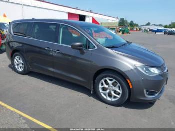  Salvage Chrysler Pacifica