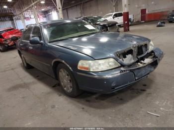  Salvage Lincoln Towncar