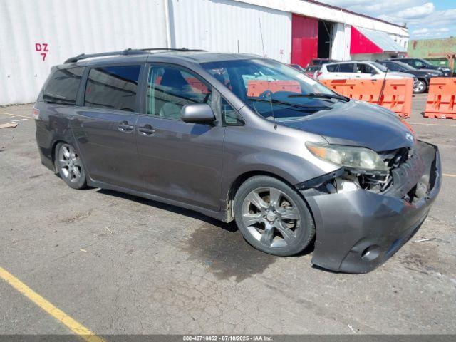  Salvage Toyota Sienna