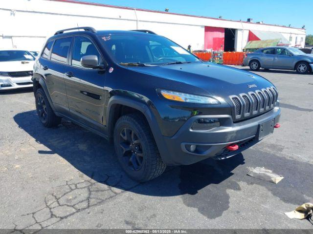  Salvage Jeep Cherokee