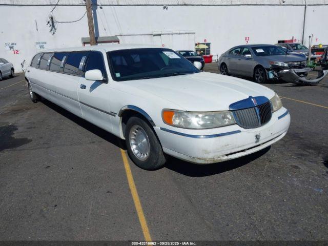  Salvage Lincoln Towncar