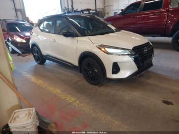  Salvage Nissan Kicks