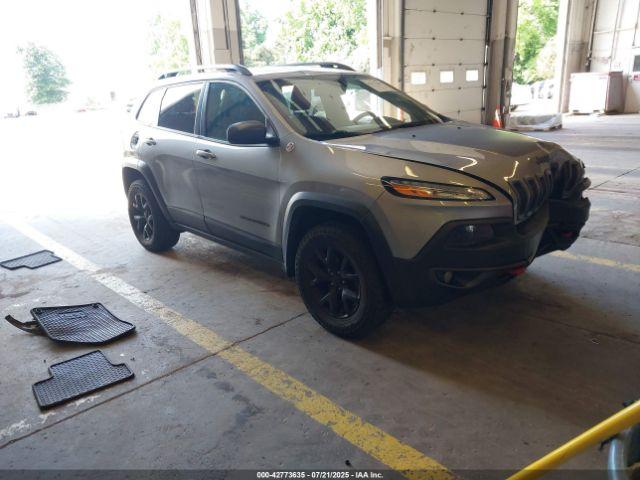  Salvage Jeep Cherokee