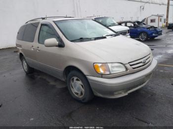  Salvage Toyota Sienna