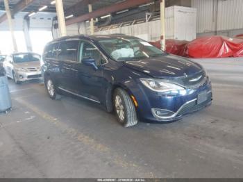  Salvage Chrysler Pacifica