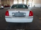 Lincoln Towncar Signature Limited Image 11