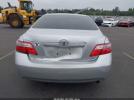 Toyota Camry Le Image 8