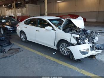  Salvage Nissan Altima