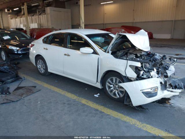  Salvage Nissan Altima
