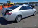 Toyota Camry Le Image 4