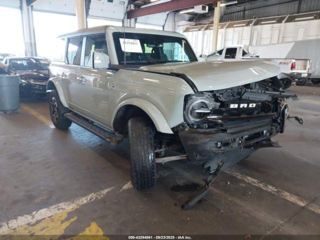  Salvage Ford Bronco