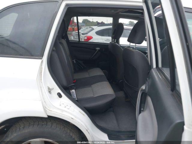 Toyota RAV4 Image 4