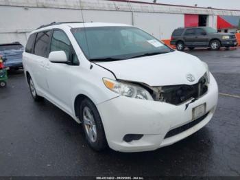  Salvage Toyota Sienna