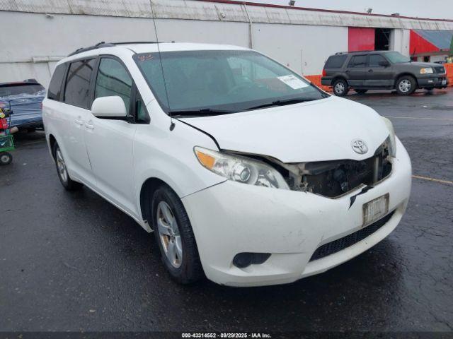  Salvage Toyota Sienna