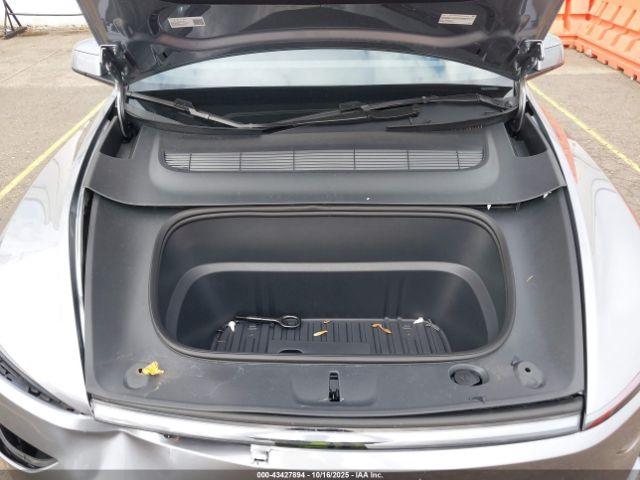 Tesla Model Y Image 18