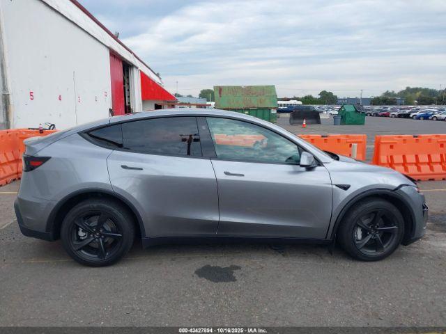 Tesla Model Y Image 16