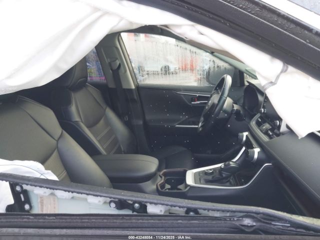 Toyota RAV4 Limited Image 11