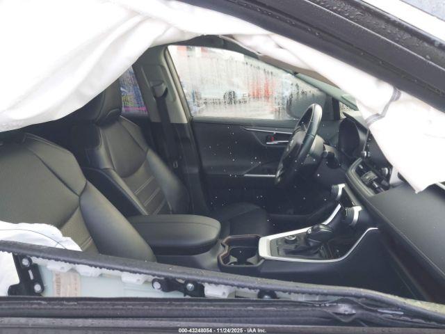 Toyota RAV4 Limited Image 11