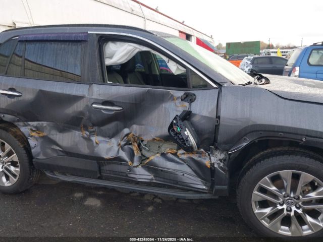 Toyota RAV4 Limited Image 4