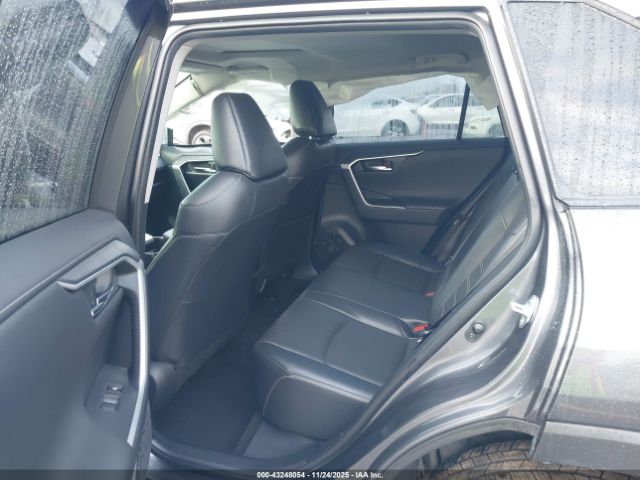 Toyota RAV4 Limited Image 8