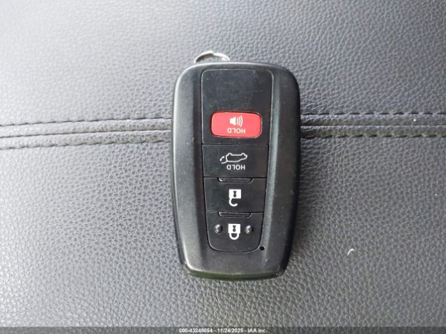 Toyota RAV4 Limited Image 3