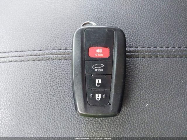 Toyota RAV4 Limited Image 3